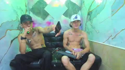 kevinperlas_ online show from November 20, 2025, 8:52 pm