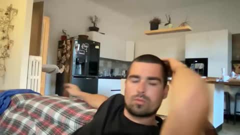 kevinpillobello online show from May 13, 2026, 6:05 pm