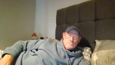 Snapshot of kevlooking4sez chatting on September 10, 2025, 5:13 pm kevlooking4sez online show from September 10, 2025, 5:13 pm