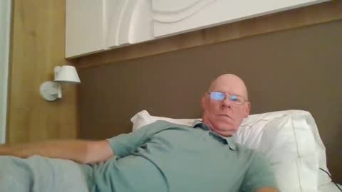 Snapshot of kevlooking4sez chatting on October 14, 2025, 5:47 pm kevlooking4sez online show from October 14, 2025, 5:47 pm
