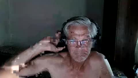 Snapshot of kevwestunder9696 chatting on February 24, 2025, 10:26 am kevwestunder9696 online show from February 24, 2025, 10:26 am