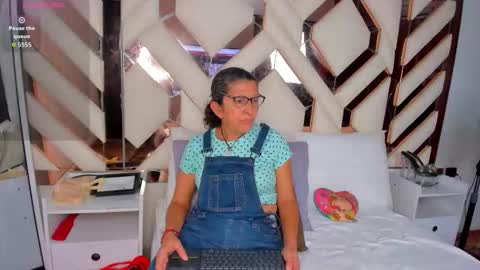 Keila Milf online show from December 23, 2025, 3:04 am