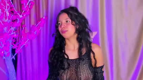 Keyla noa online show from November 3, 2025, 5:25 pm