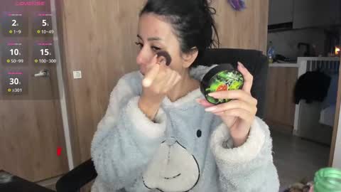 Snapshot of keyn_laurent_ chatting on December 31, 2024, 10:58 am Laura online show from December 31, 2024, 10:58 am