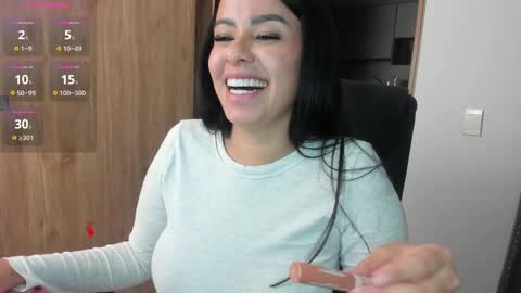 Snapshot of keyn_laurent_ chatting on February 24, 2025, 1:35 am Laura online show from February 24, 2025, 1:35 am