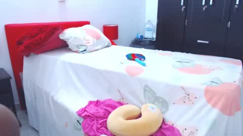 Snapshot of keyra_dainty chatting on February 20, 2025, 11:32 pm Sandy Saenz online show from February 20, 2025, 11:32 pm