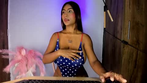 khate_smith online show from April 8, 2026, 4:18 pm