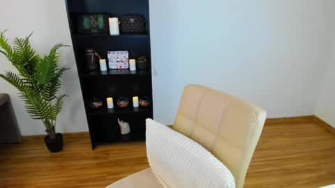 Khloe online show from March 17, 2026, 2:09 pm