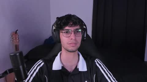 khozler_ online show from September 9, 2025, 2:33 am