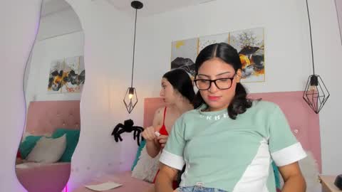 Snapshot of kiara__white chatting on October 8, 2025, 1:20 pm Kiara online show from October 8, 2025, 1:20 pm