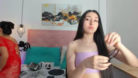 Snapshot of kiara__white chatting on October 15, 2025, 12:38 pm Kiara online show from October 15, 2025, 12:38 pm
