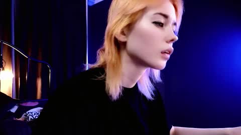 Kira online show from February 9, 2026, 10:36 pm