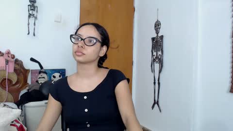 kiaralenon online show from October 1, 2025, 5:57 am