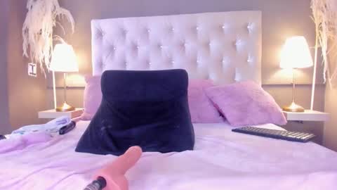 KIARA  online show from June 8, 2026, 1:28 am