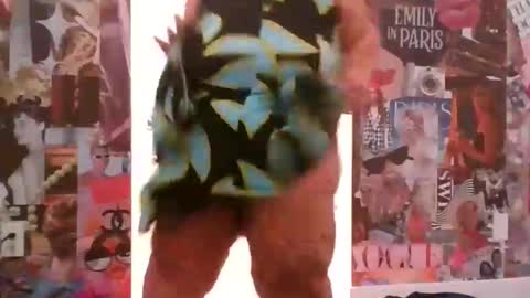 Layna Lawless online show from April 30, 2026, 9:26 am