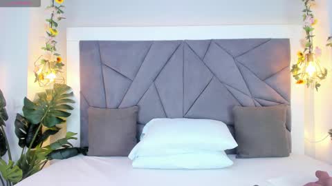 kiarha  online show from November 25, 2025, 3:06 am