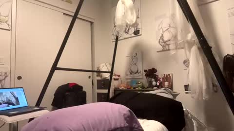 Snapshot of kibrombariu45 chatting on December 23, 2024, 12:52 pm HunneysPlayRoom online show from December 23, 2024, 12:52 pm