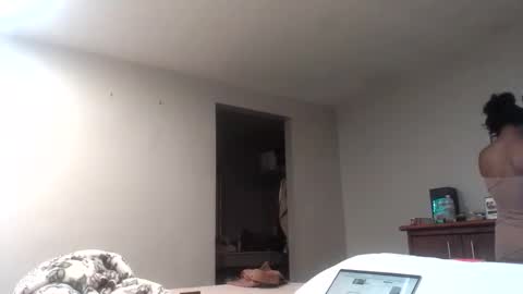 Snapshot of kibrombariu45 chatting on February 21, 2025, 5:46 am HunneysPlayRoom online show from February 21, 2025, 5:46 am