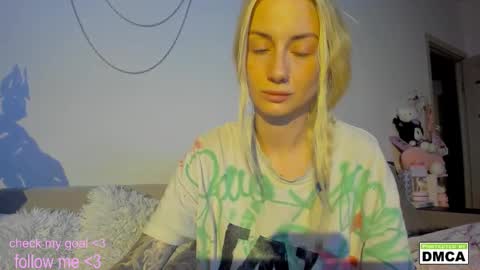 Snapshot of kiki_cute__ chatting on October 19, 2025, 6:30 pm Kiki online show from October 19, 2025, 6:30 pm