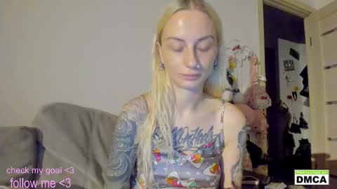 Snapshot of kiki_cute__ chatting on October 20, 2025, 4:51 pm Kiki online show from October 20, 2025, 4:51 pm