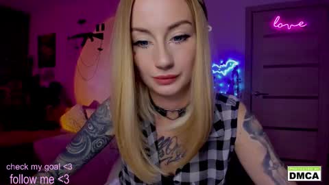 Snapshot of kiki_cute__ chatting on November 18, 2025, 11:15 pm Kiki online show from November 18, 2025, 11:15 pm