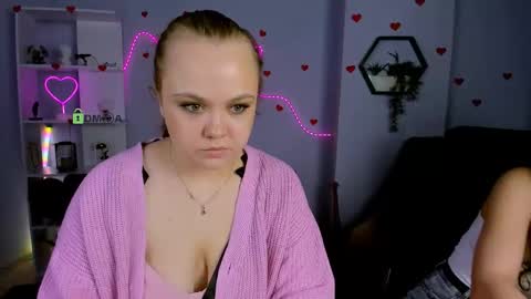kiki_swan online show from June 8, 2026, 7:14 pm