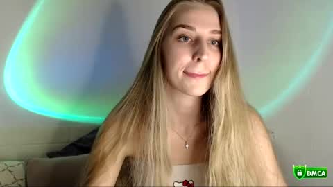 Snapshot of kikies_ chatting on December 20, 2025, 5:31 pm Mika and Miranda online show from December 20, 2025, 5:31 pm