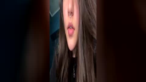 kikilove15 online show from June 18, 2026, 11:42 pm