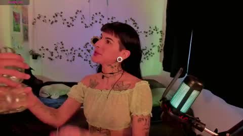Bella online show from June 14, 2026, 9:50 pm
