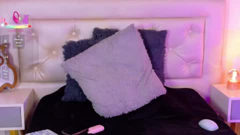 Snapshot of kim_adrien chatting on June 17, 2026, 5:10 am Adrien online show from June 17, 2026, 5:10 am
