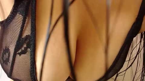 Mia  Kim online show from February 2, 2026, 4:27 pm