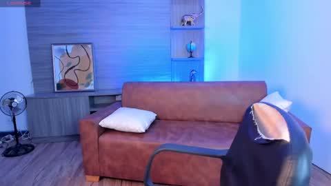 Snapshot of kim_brown_ chatting on February 11, 2025, 12:27 pm Kim online show from February 11, 2025, 12:27 pm