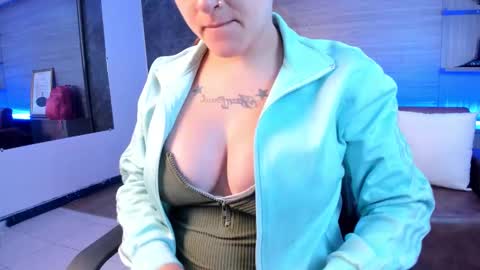 Snapshot of kim_brown_ chatting on October 8, 2025, 10:46 am Kim online show from October 8, 2025, 10:46 am