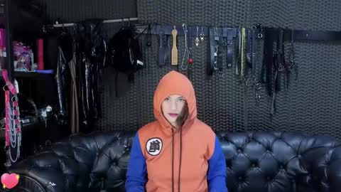  KIMBERLY SWAN  online show from October 19, 2025, 2:12 am