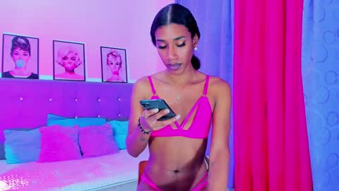 Your Queen KIM online show from December 10, 2024, 1:33 pm