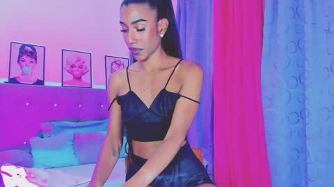 Your Queen KIM online show from January 8, 2025, 12:06 am