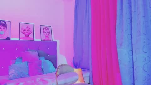 Your Queen KIM online show from January 11, 2025, 11:35 pm