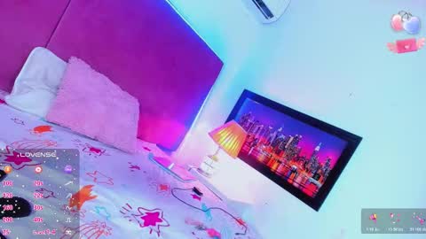 Your Queen KIM online show from November 6, 2025, 7:26 pm