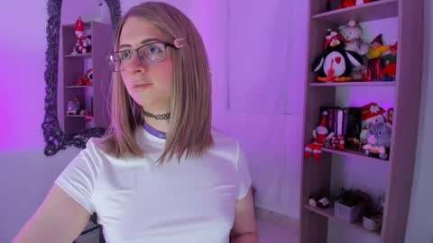 kimberly_thonson online show from December 3, 2025, 3:21 pm