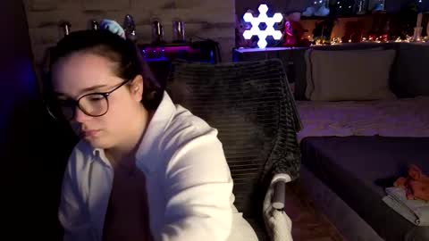 kimberlycaprice online show from February 2, 2026, 6:23 am