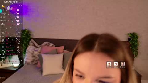 KimEvanss online show from April 17, 2026, 11:02 am