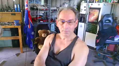 kimintheshed online show from November 30, 2025, 2:15 am