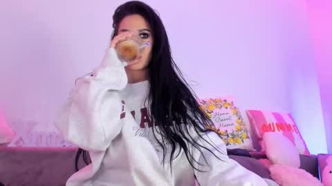 Snapshot of kimkardassiann chatting on December 20, 2025, 9:44 pm Natalie online show from December 20, 2025, 9:44 pm