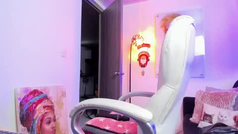 kimmberly_saenz_ online show from December 7, 2024, 12:52 am