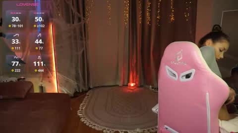 Snapshot of kimmeow_ chatting on November 5, 2025, 12:05 pm Kim online show from November 5, 2025, 12:05 pm