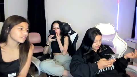 Snapshot of kimmi_foxy chatting on February 17, 2025, 11:20 pm kimmi online show from February 17, 2025, 11:20 pm