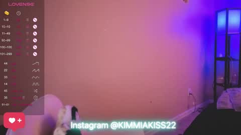 Snapshot of kimmiakiss22 chatting on February 18, 2025, 4:15 am Kimmi online show from February 18, 2025, 4:15 am