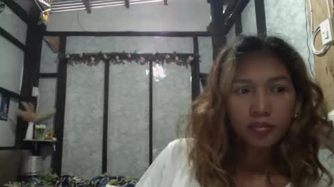 kimmk73644 online show from March 13, 2026, 11:33 pm