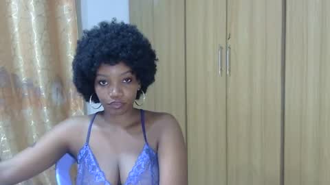 Snapshot of kimsmile_001 chatting on December 1, 2024, 8:42 pm Kim online show from December 1, 2024, 8:42 pm