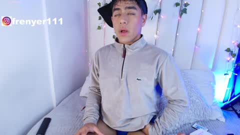 Snapshot of king_azahell chatting on January 8, 2025, 3:19 am king help me reach 100 likes online show from January 8, 2025, 3:19 am